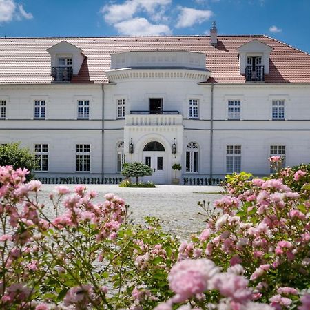 Palac Na Opieszynie Września エクステリア 写真