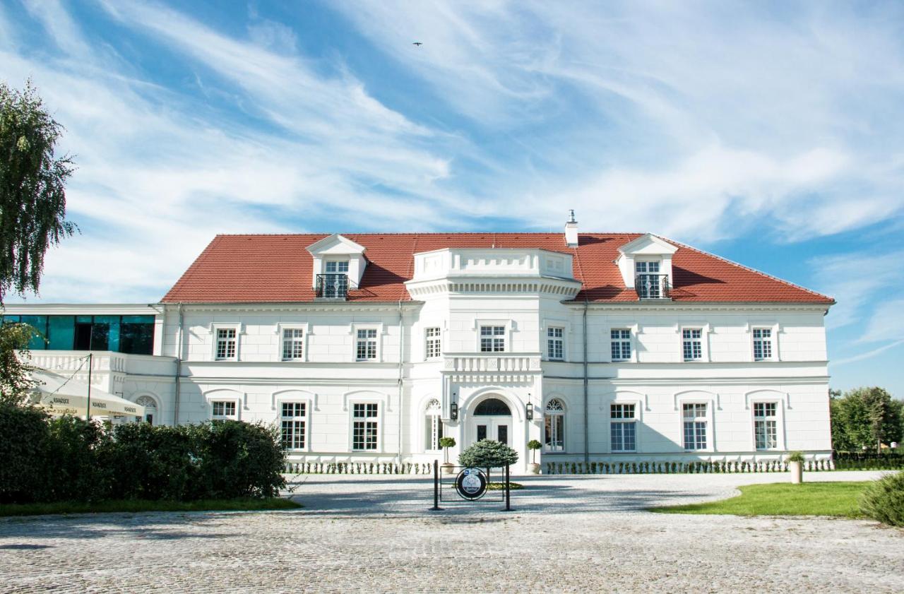 Palac Na Opieszynie Września エクステリア 写真