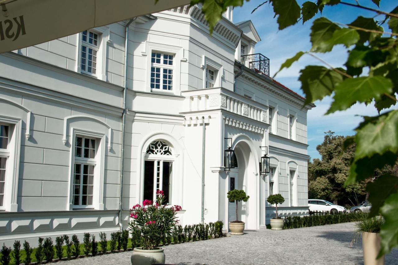 Palac Na Opieszynie Września エクステリア 写真