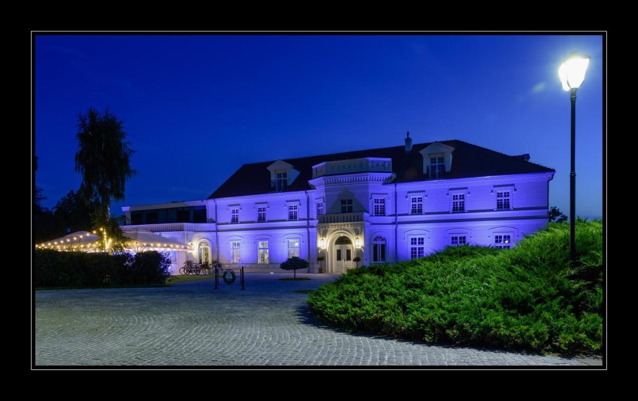 Palac Na Opieszynie Września エクステリア 写真